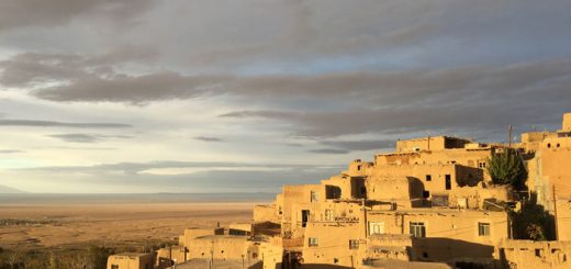 روستای قلعه بالا در لحظات غروب یک روز پاییزی